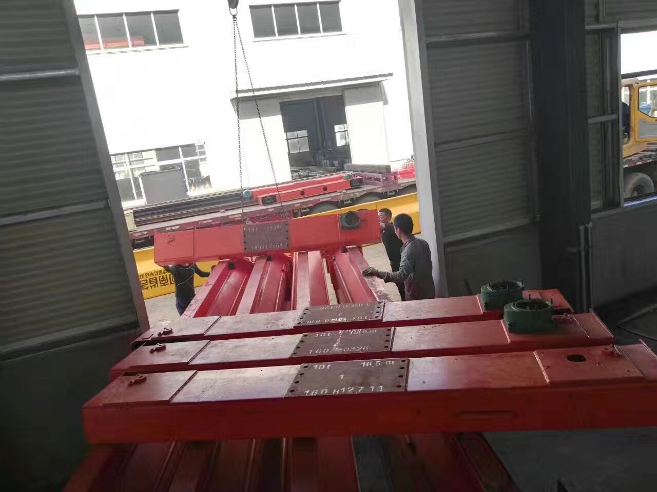 蕪湖影星巨幕倉(cāng)儲(chǔ)車(chē)間新設(shè)備入廠(chǎng)